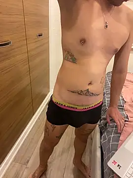 Snapshot of darkdecide chatting on October 31, 6:37 pm darkdecide online show from October 31, 6:37 pm