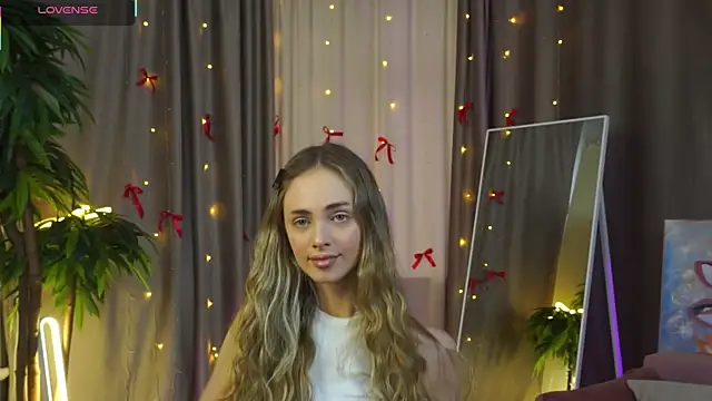 Snapshot of AliciaMellow chatting on February 9, 11:41 am AliciaMellow online show from February 9, 11:41 am