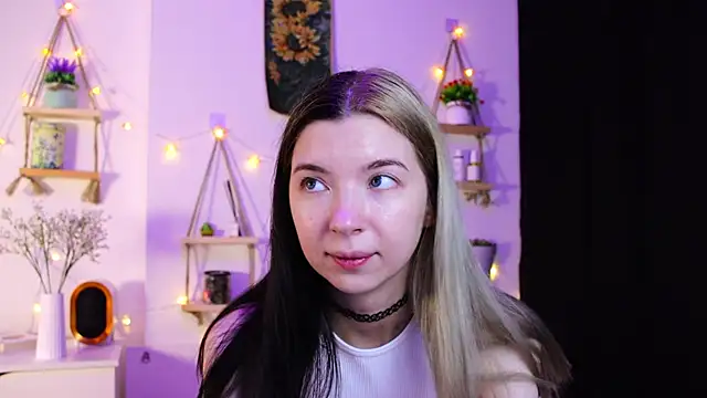 Snapshot of EmmieBlade chatting on October 8, 7:14 pm EmmieBlade online show from October 8, 7:14 pm