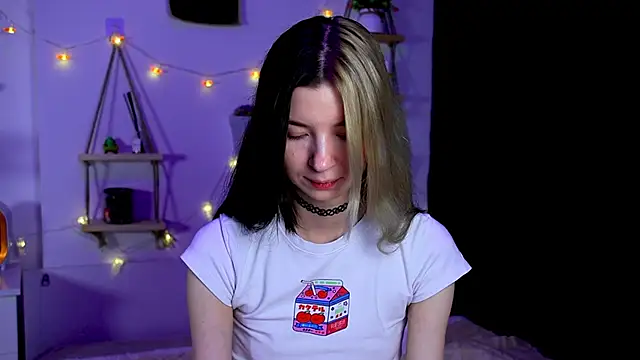 Snapshot of EmmieBlade chatting on October 15, 7:11 pm EmmieBlade online show from October 15, 7:11 pm