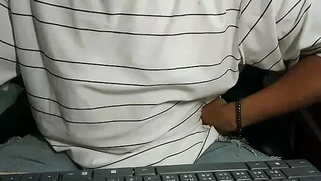 Snapshot of bigbb101011 chatting on November 11, 1:50 pm bigbb101011 online show from November 11, 1:50 pm