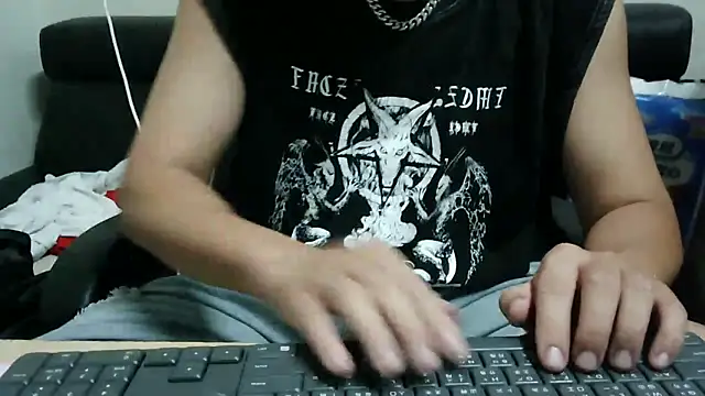 Snapshot of bigbb101011 chatting on October 30, 3:20 pm bigbb101011 online show from October 30, 3:20 pm