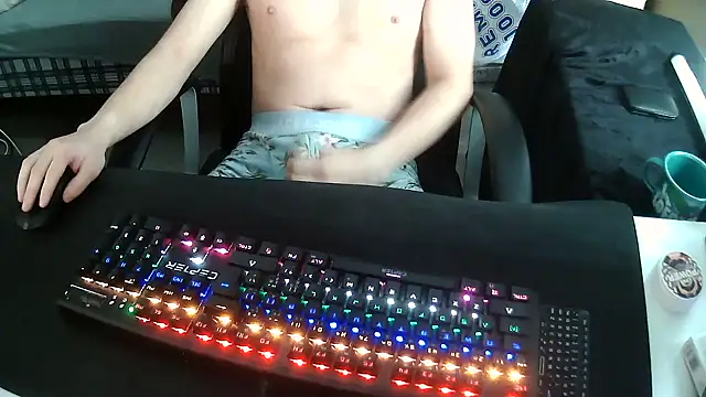 solooboy18 online show from September 23, 12:45 pm