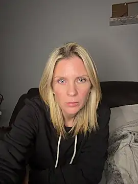 Lexi-Lux-X online show from November 26, 3:06 am