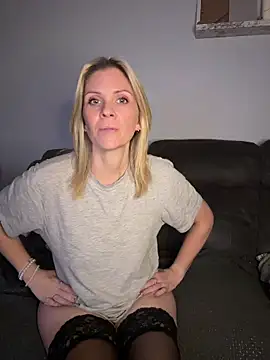 Lexi-Lux-X online show from November 15, 2:21 pm