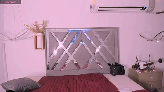 Venus velvett online show from October 19, 9:45 am