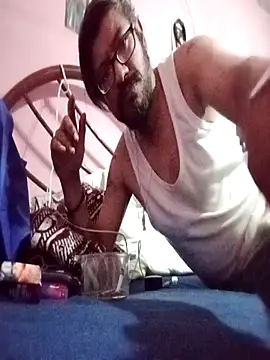 Snapshot of thekinglizard chatting on November 29, 2:12 am thekinglizard online show from November 29, 2:12 am