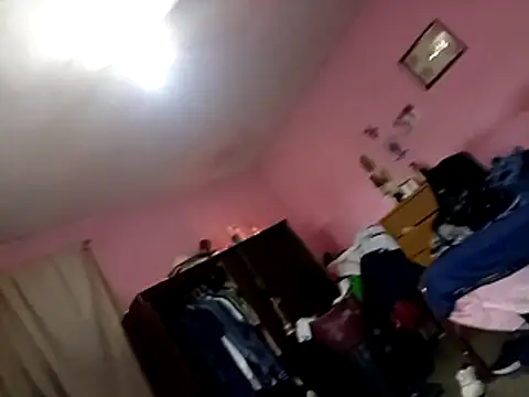 Snapshot of thekinglizard chatting on December 1, 11:05 pm thekinglizard online show from December 1, 11:05 pm