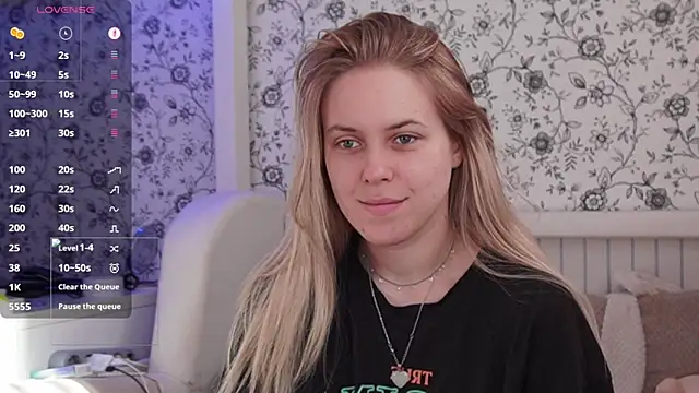 AngelAnty online show from May 1, 2:11 pm