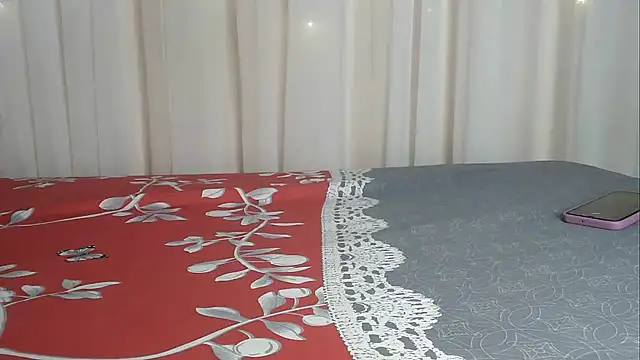 Snapshot of angelainparis28 chatting on November 23, 4:55 am angelainparis28 online show from November 23, 4:55 am