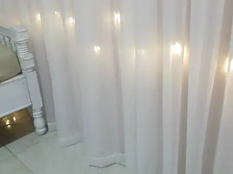 Snapshot of angelainparis28 chatting on September 28, 5:14 am angelainparis28 online show from September 28, 5:14 am
