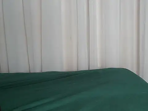 Snapshot of angelainparis28 chatting on November 29, 5:07 am angelainparis28 online show from November 29, 5:07 am