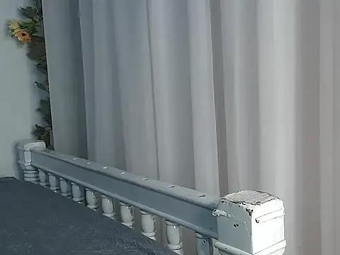 Snapshot of angelainparis28 chatting on November 5, 6:05 am angelainparis28 online show from November 5, 6:05 am