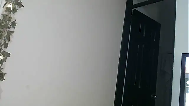 Snapshot of angelainparis28 chatting on November 8, 6:39 am angelainparis28 online show from November 8, 6:39 am