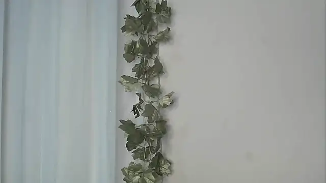 Snapshot of angelainparis28 chatting on November 12, 7:18 pm angelainparis28 online show from November 12, 7:18 pm