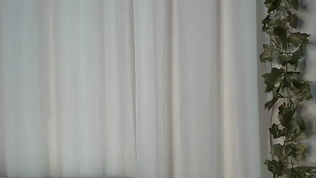 Snapshot of angelainparis28 chatting on November 9, 6:39 am angelainparis28 online show from November 9, 6:39 am