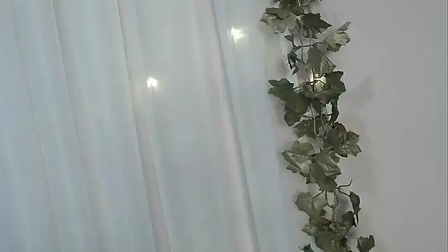 Snapshot of angelainparis28 chatting on November 11, 6:30 am angelainparis28 online show from November 11, 6:30 am