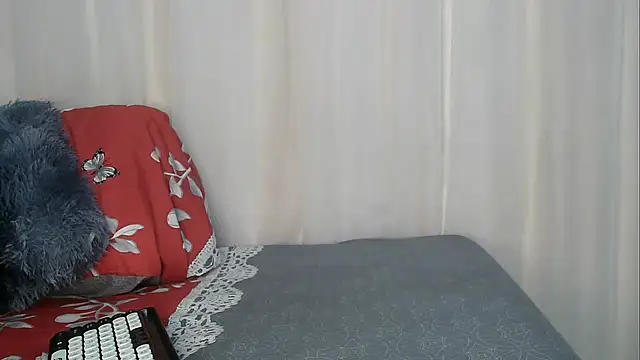 Snapshot of angelainparis28 chatting on November 7, 7:02 am angelainparis28 online show from November 7, 7:02 am