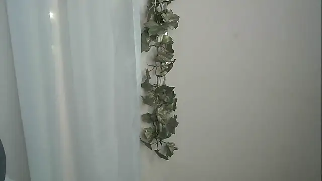 Snapshot of angelainparis28 chatting on November 26, 4:56 am angelainparis28 online show from November 26, 4:56 am