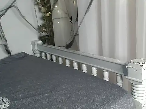 Snapshot of angelainparis28 chatting on October 31, 5:26 am angelainparis28 online show from October 31, 5:26 am