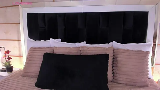 Snapshot of GretaVelvet chatting on July 8, 7:03 pm GretaVelvet online show from July 8, 7:03 pm