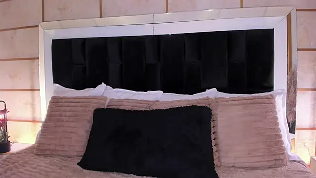 Snapshot of GretaVelvet chatting on July 14, 2:05 am GretaVelvet online show from July 14, 2:05 am