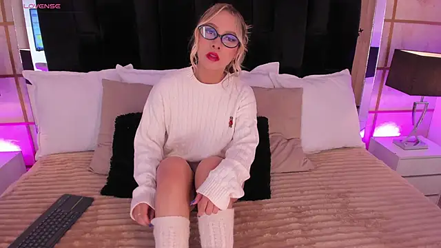 GretaVelvet online show from December 4, 7:35 pm