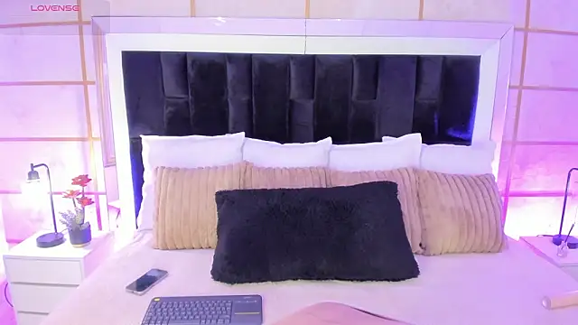 GretaVelvet online show from February 2, 7:35 pm