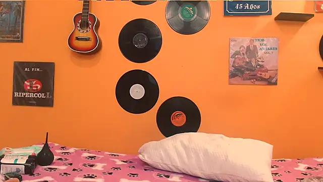 meisevil77 online show from December 1, 2:56 am