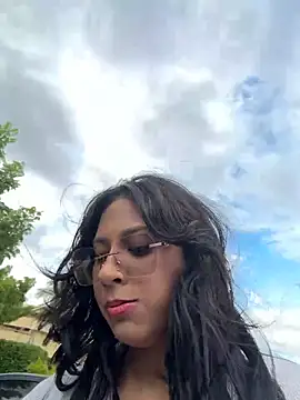 lynn9000 online show from December 4, 8:30 pm