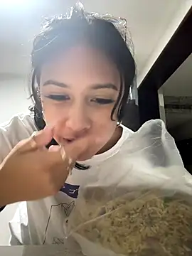 lynn9000 online show from November 11, 7:47 am