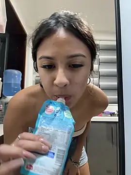 lynn9000 online show from November 10, 6:40 am