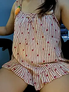 Snapshot of Bee_sweet chatting on June 10, 2:46 am Bee sweet online show from June 10, 2:46 am