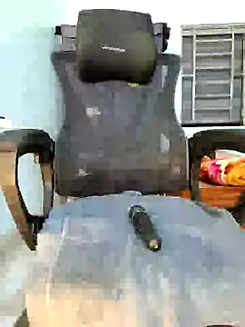 Snapshot of Bee_sweet chatting on June 24, 5:44 pm Bee sweet online show from June 24, 5:44 pm