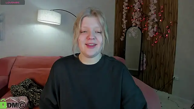 Michele Greenn online show from May 24, 1:05 am