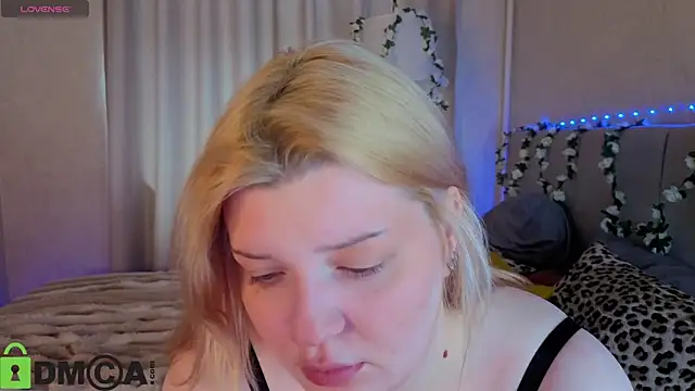 Michele Greenn online show from May 9, 1:09 am