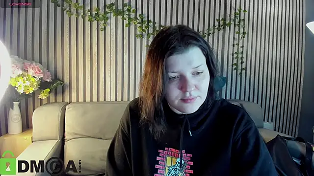 Michele Greenn online show from December 3, 12:55 am