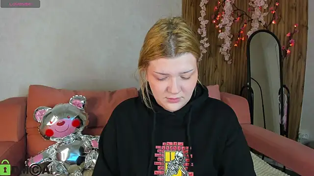 Michele Greenn online show from March 27, 1:14 am