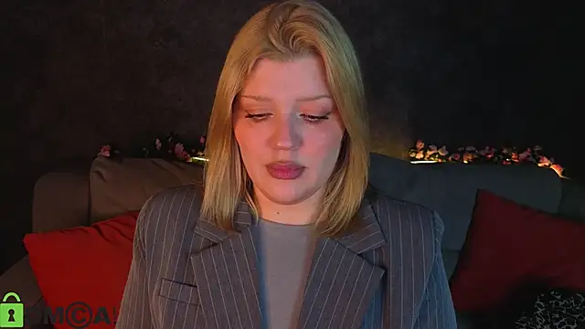 Michele Greenn online show from May 31, 1:11 am
