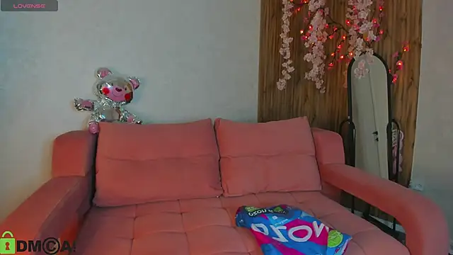 Michele Greenn online show from April 6, 1:12 am