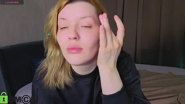 Michele Greenn online show from April 15, 1:11 am