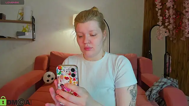 Michele Greenn online show from June 14, 1:02 am