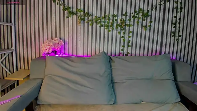 Michele Greenn online show from February 2, 1:04 am