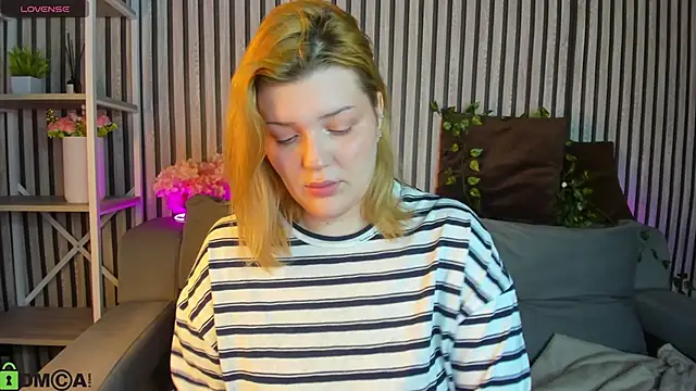 Michele Greenn online show from April 18, 1:08 am