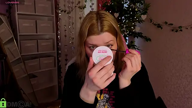 Michele Greenn online show from March 21, 1:07 am