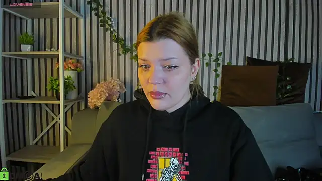 Michele Greenn online show from February 28, 1:05 am