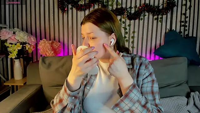 Michele Greenn online show from January 12, 1:12 am