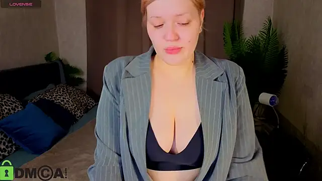 Michele Greenn online show from June 25, 1:14 am