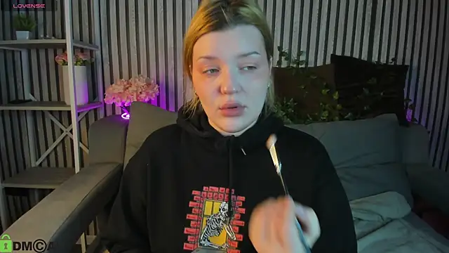 Michele Greenn online show from April 14, 1:10 am