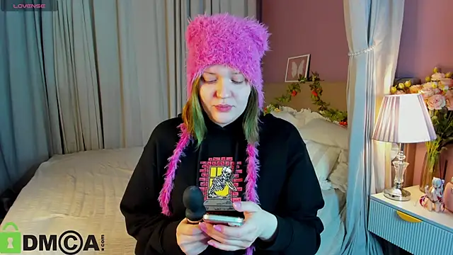 Michele Greenn online show from January 11, 1:01 am